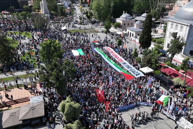 İstanbul'da "Her adım Gazze ve Kudüs için" yürüyüşü düzenlendi