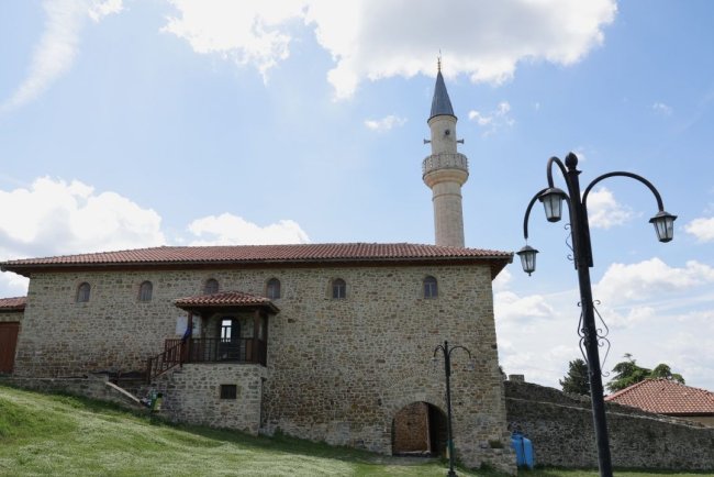 Cumhurbaşkanı Erdoğan'ın hediyesi Kur'an-ı Kerim, Preza Kalesi Camii'nde muhafaza ediliyor