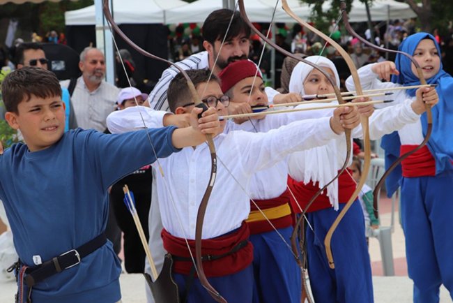 Sivas'ta yıl sonu şenliğinde minikler sahne aldı