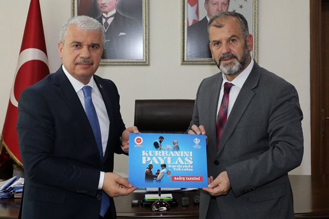 Konya Valisi Akın, kurbanını TDV'ye emanet etti