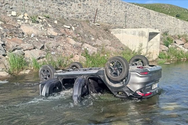 Erzurum'da dereye yuvarlanan otomobildeki 3 kişi öldü