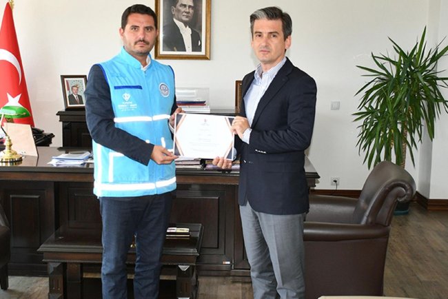 Çeşme Kaymakamı Maraşlı, kurbanını TDV'ye emanet etti