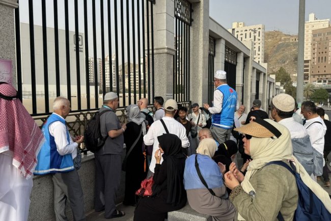 Hacı adayları kutsal mekanları ziyaret ediyor