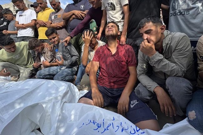 İşgalcilerin yerinden edilen Filistinlilerin kaldığı okul bahçesindeki çadıra saldırısında 18 kişi şehit oldu