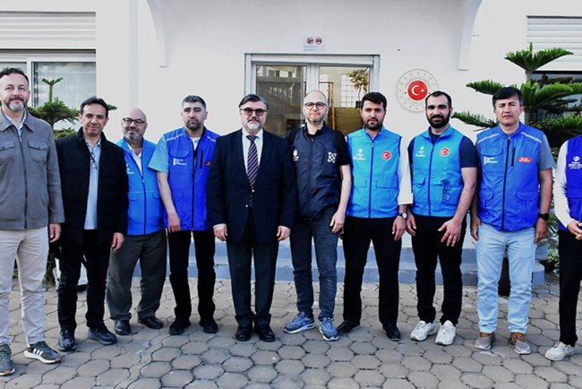 TDV heyetinden Madagaskar'da Antananarivo Büyükelçisi Çubukçu'ya ziyaret