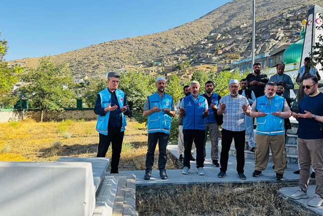 Türkiye Diyanet Vakfı heyetinden Afganistan'daki Türk mezarlığına ziyaret