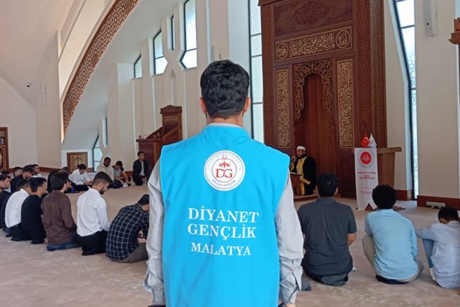 Malatya'da gençler dualarla mezun oldu