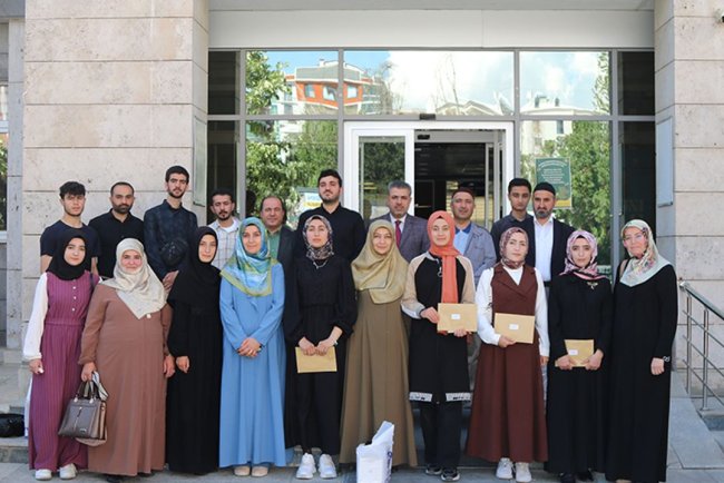 Umre ödüllü bilgi yarışması ödülleri verildi