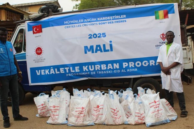 Türkiye Diyanet Vakfı, hayırseverlerin kurbanlarını Mali'deki ihtiyaç sahiplerine ulaştırıyor