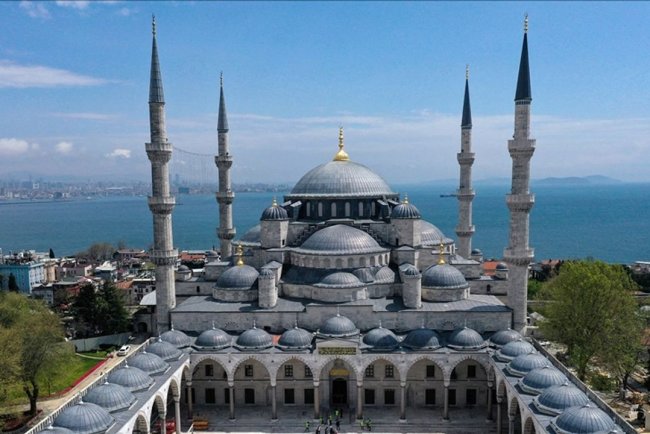 Tarihi yarımadanın incisi "Sultanahmet Camii" yüzyıllardır ihtişamını koruyor