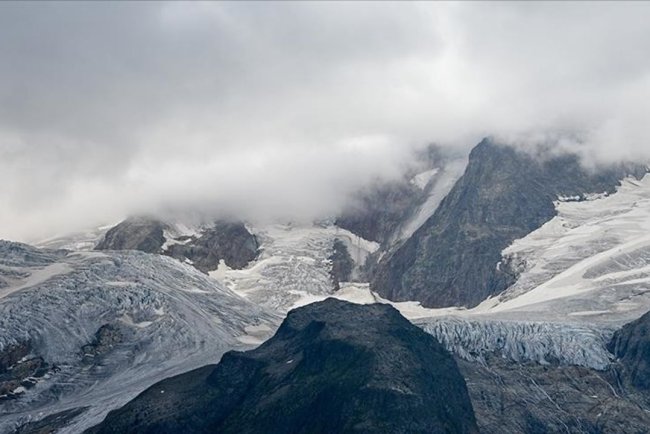 Uzmanlara göre, küresel sıcaklık artışının devam etmesi buzulların çoğunun erimesine yol açacak