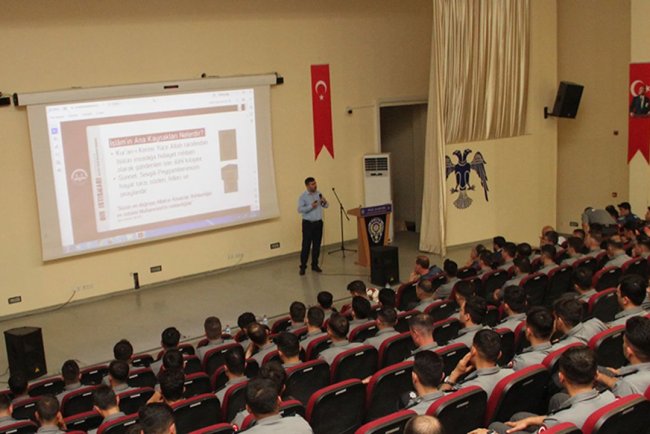 Karabük'te polis adaylarına din istismarı anlatıldı