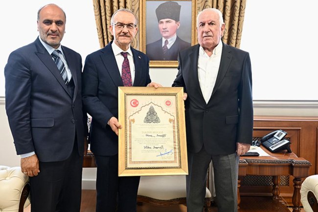 Malatya'da cami yaptıran hayırsevere 'Teşekkür Belgesi'