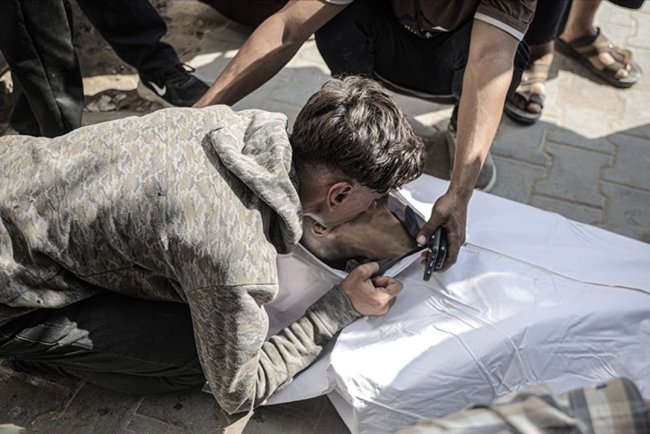 İşgalcilerin Gazze'ye son 24 saatte düzenlediği saldırılarda 65 kişi şehit oldu