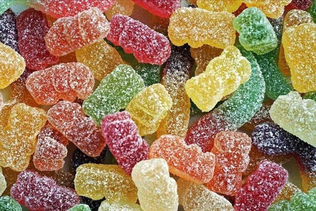 Uzmanlara göre, çocukları hedef alan pazarlama stratejileri "şeker bağımlılığını" körüklüyor