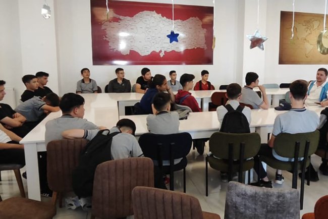 Karaman'da gençler yıl sonu etkinliğinde camilerde buluştu