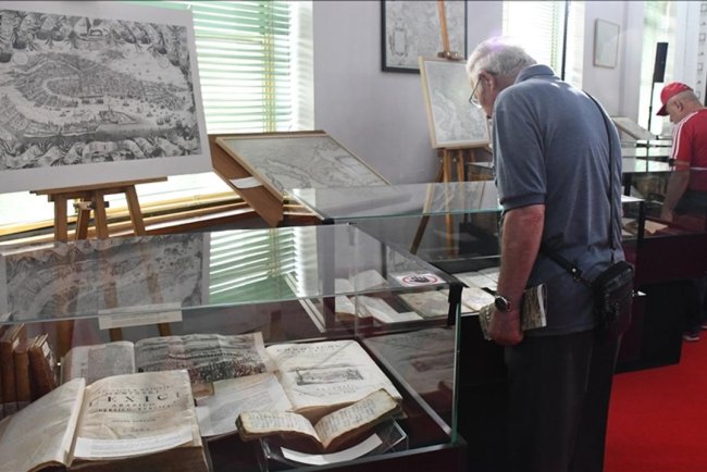 Arnavutluk'ta aralarında Osmanlıca eserlerin de bulunduğu "Akdeniz'in Hafızası" sergisi açıldı