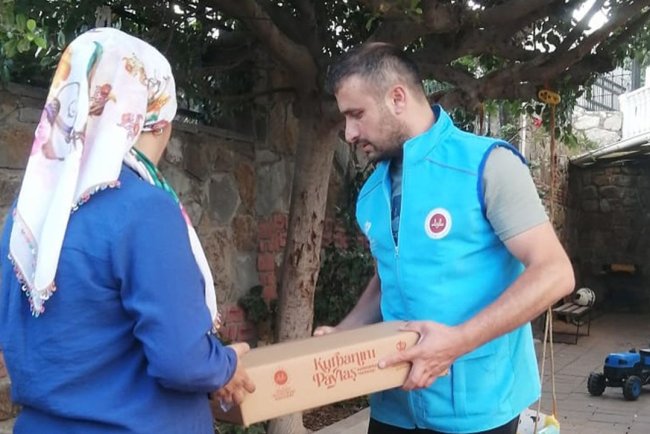 Bodrumda kurbanlar ihtiyaç sahiplerine ulaştırıldı