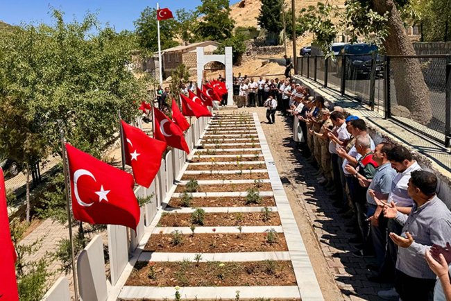 Mardin'de 38 yıl önce PKK'lı teröristlerce katledilen 30 kişi törenle anıldı