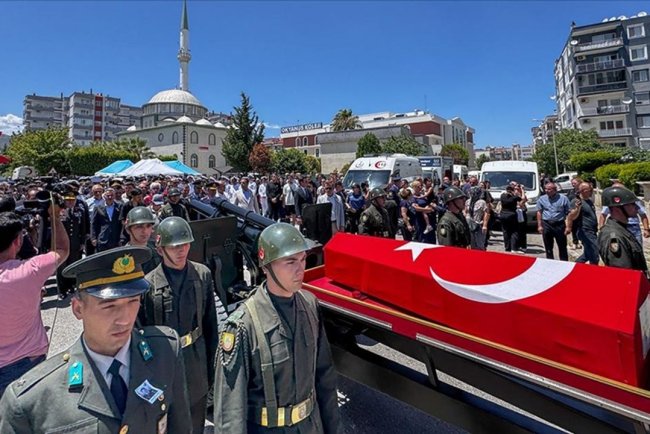 Şehit pilot Maden, İzmir'de son yolculuğuna uğurlandı