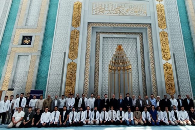 Genç doktorlar mezuniyetlerini dualarla taçlandırdı