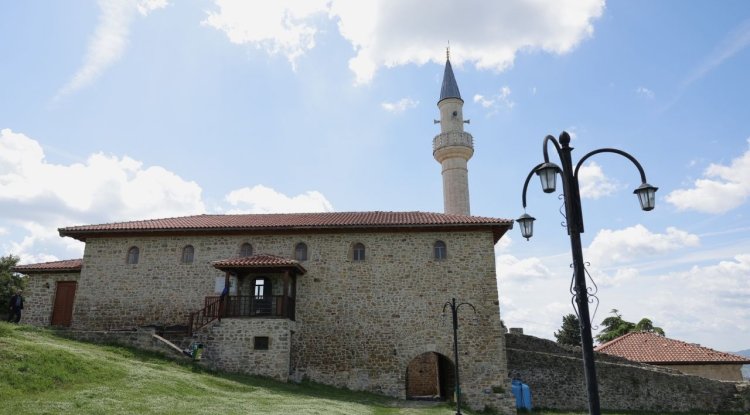 Cumhurbaşkanı Erdoğan'ın hediyesi Kur'an-ı Kerim, Preza Kalesi Camii'nde muhafaza ediliyor