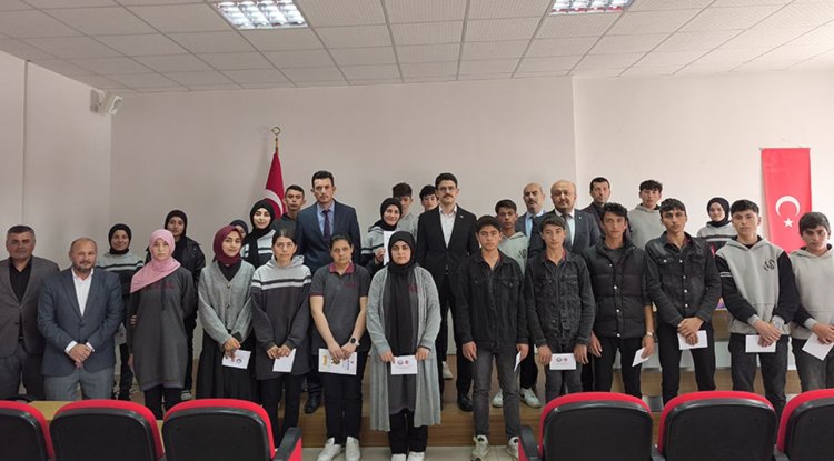 Ulaş'ta öğrenciler ödüllendirildi