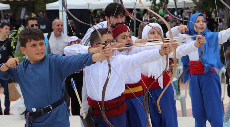 Sivas'ta yıl sonu şenliğinde minikler sahne aldı