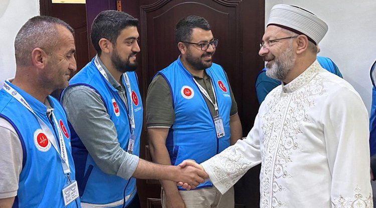 Diyanet İşleri Başkanı Erbaş, Cidde Havalimanı Ekip Başkanlığını ziyaret etti