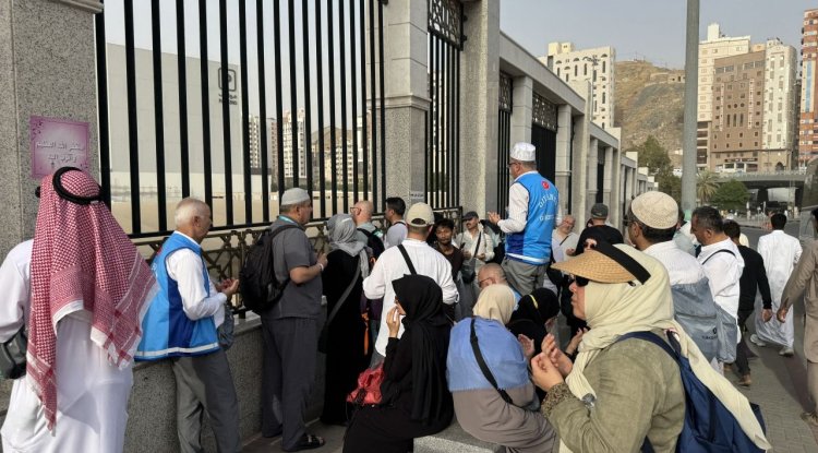 Hacı adayları kutsal mekanları ziyaret ediyor