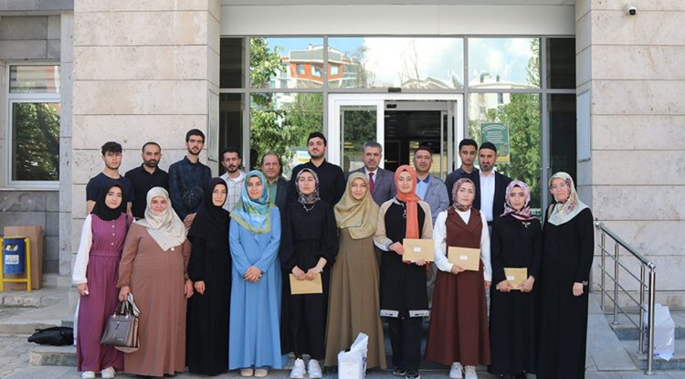 Umre ödüllü bilgi yarışması ödülleri verildi