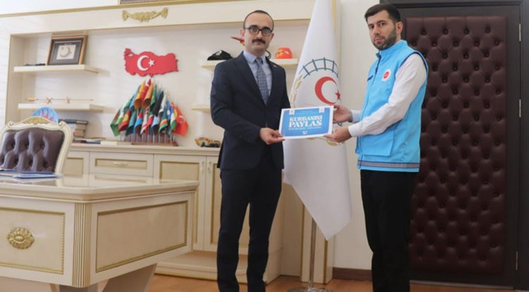 Şefaatli Kaymakamı Yazar, kurbanını TDV'ye emanet etti