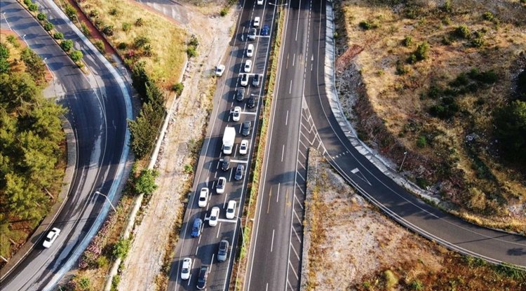 Yollarda bayram tatilinden dönüş yoğunluğu başladı