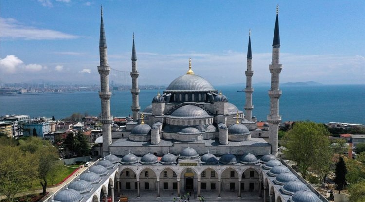 Tarihi yarımadanın incisi "Sultanahmet Camii" yüzyıllardır ihtişamını koruyor