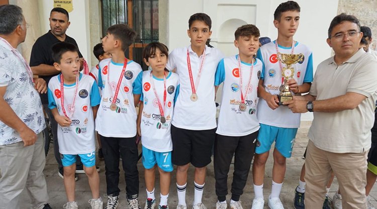 "Kur'an'la Büyüyorum, Sporla Gelişiyorum" Futbol Turnuvası düzenlendi