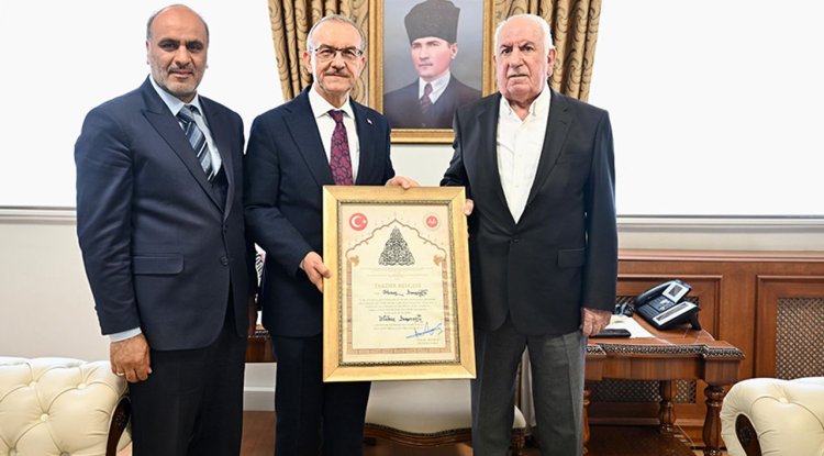 Malatya'da cami yaptıran hayırsevere 'Teşekkür Belgesi'