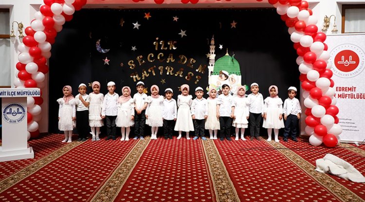 Edremit'te minikler "İlk Seccadem" etkinliğinde buluştu