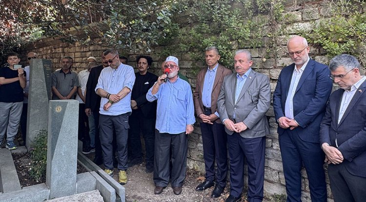 Mevlana İdris kabri başında anıldı