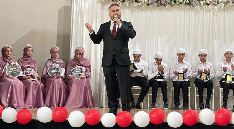 Yüksekova'da bir ilk: Hafızlık İmam Hatip Ortaokulu ilk mezunlarını verdi