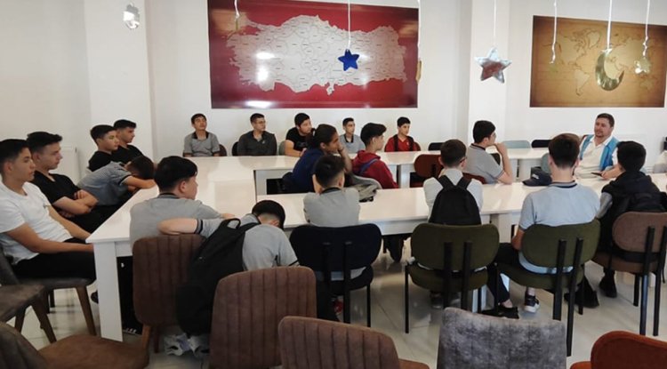 Karaman'da gençler yıl sonu etkinliğinde camilerde buluştu