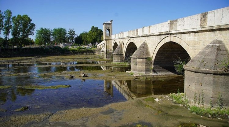 Tunca Nehri'nin bazı bölümlerinde kuraklık nedeniyle su akışı durma noktasına geldi