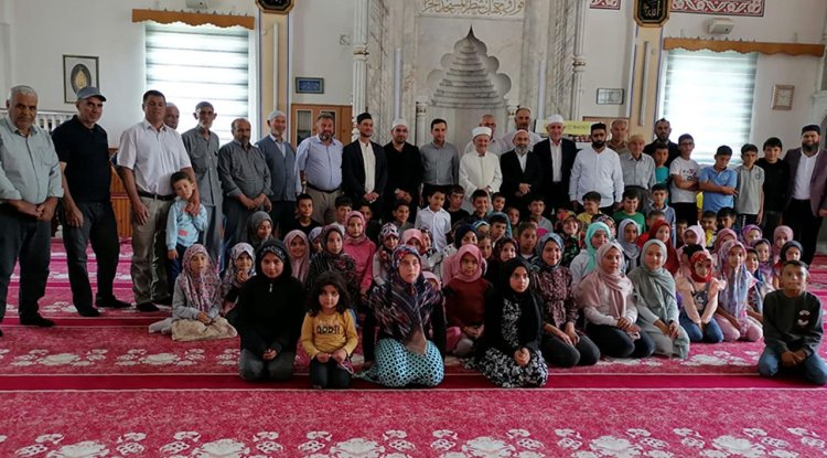 Aksaray Valisinden camiye gelen çocuklara tebrik