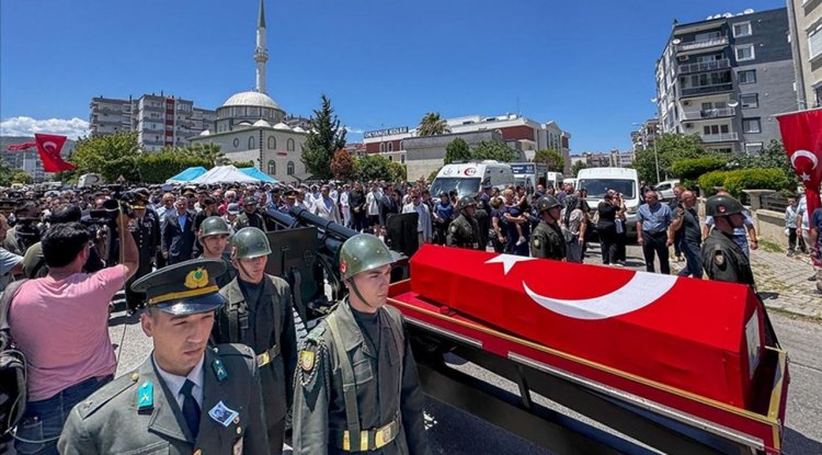 Şehit pilot Maden, İzmir'de son yolculuğuna uğurlandı