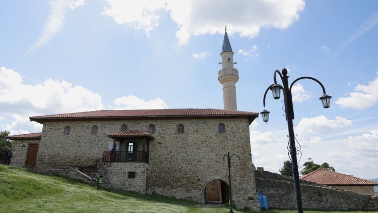 Cumhurbaşkanı Erdoğan'ın hediyesi Kur'an-ı Kerim, Preza Kalesi Camii'nde muhafaza ediliyor