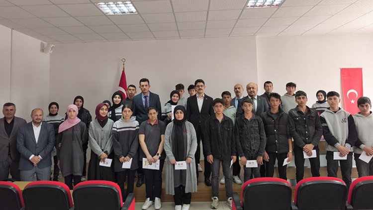 Ulaş'ta öğrenciler ödüllendirildi