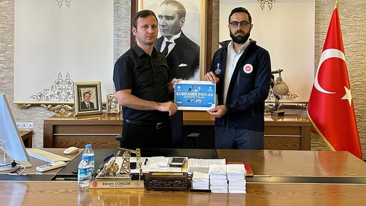 Kozluk Kaymakamı Güngör, kurbanını TDV'ye verdi