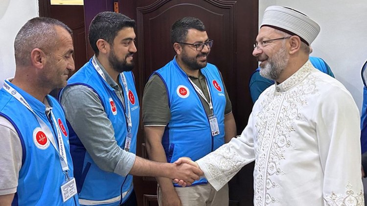Diyanet İşleri Başkanı Erbaş, Cidde Havalimanı Ekip Başkanlığını ziyaret etti