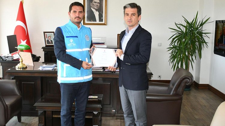 Çeşme Kaymakamı Maraşlı, kurbanını TDV'ye emanet etti