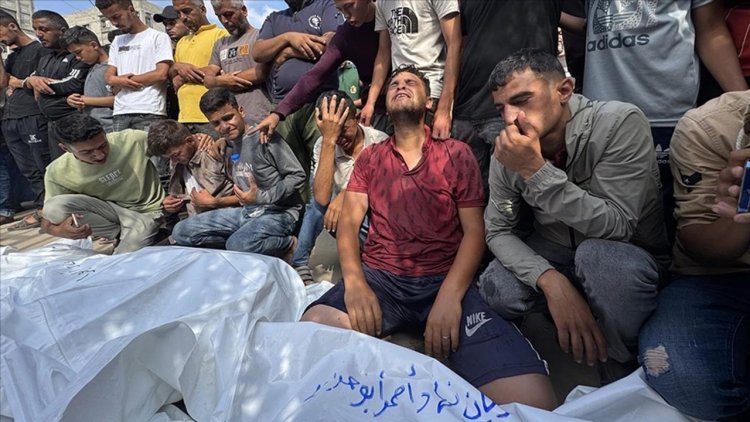İşgalcilerin yerinden edilen Filistinlilerin kaldığı okul bahçesindeki çadıra saldırısında 18 kişi şehit oldu