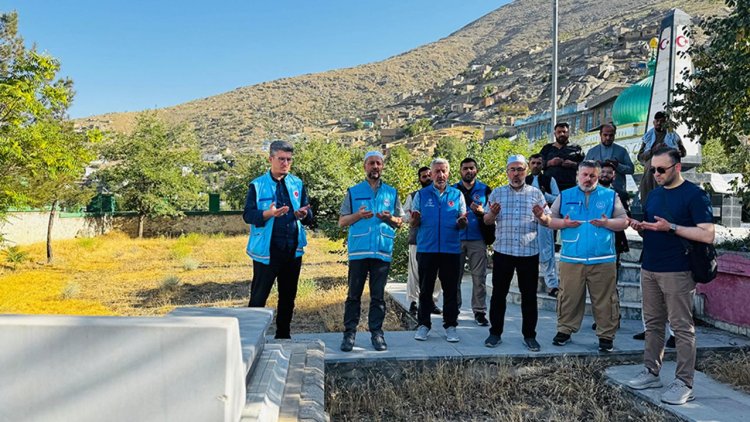Türkiye Diyanet Vakfı heyetinden Afganistan'daki Türk mezarlığına ziyaret